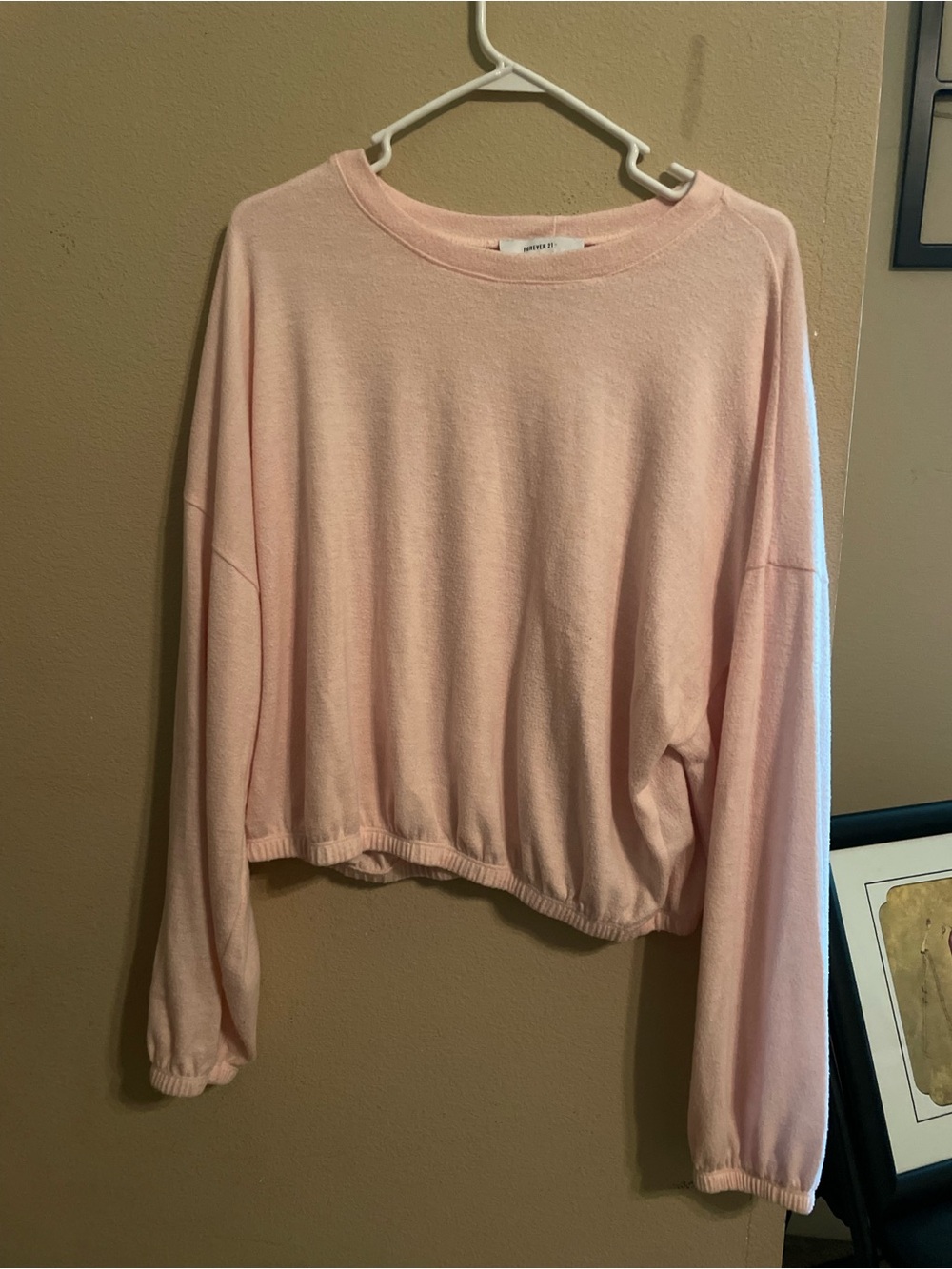 Forever 21 Light Pink Cropped Crewneck Sweatshirt